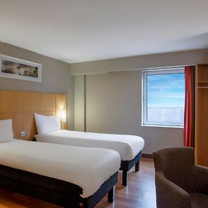 Standard Room 2 Single Beds
